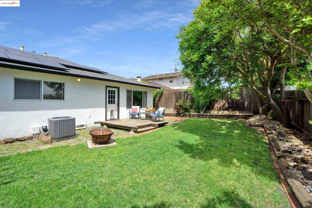 Rio Vista, CA 94571,835 Elm Way