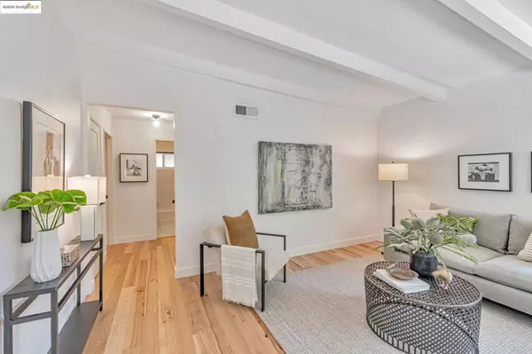 Oakland, CA 94611,6692 Sobrante Rd