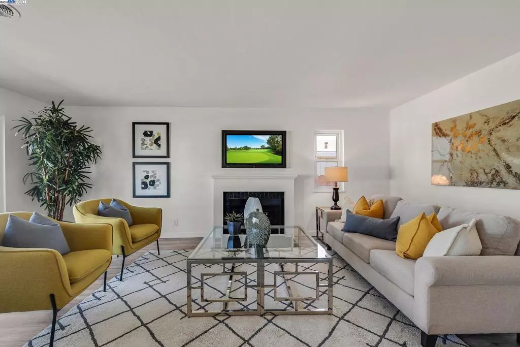 Castro Valley, CA 94546,19077 Gliddon St
