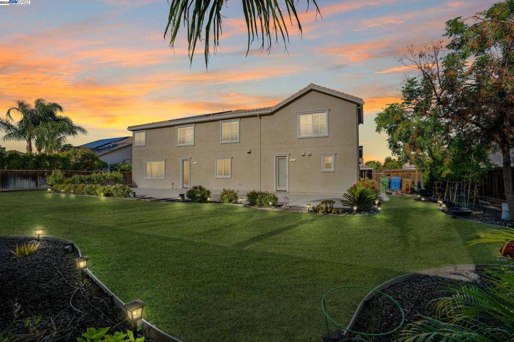 Brentwood, CA 94513,2255 Sugarloaf Ct
