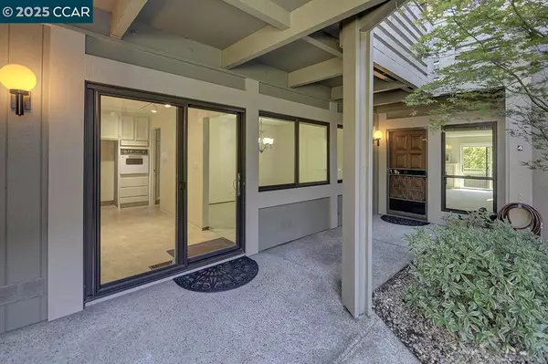 Walnut Creek, CA 94595,600 Terra California Dr #4