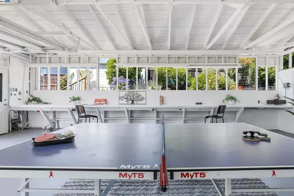 Oakland, CA 94602,3914 Laguna Ave