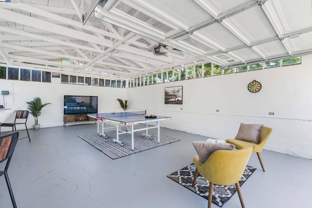 Oakland, CA 94602,3914 Laguna Ave
