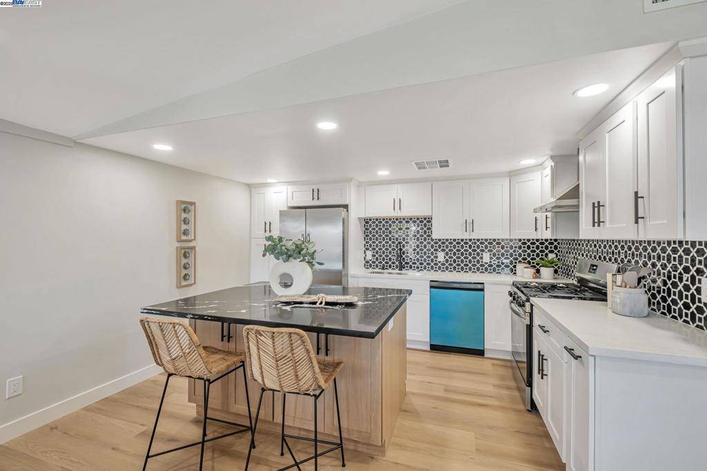 Fremont, CA 94536,4715 Dogwood Avenue