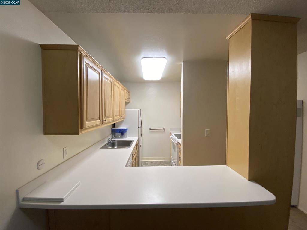Walnut Creek, CA 94597,2730 Oak Road