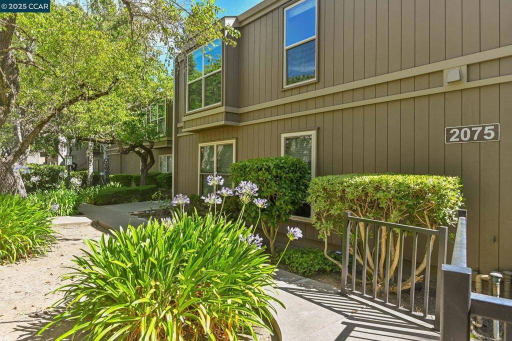 2075 Ascot Dr, Moraga, CA 94556