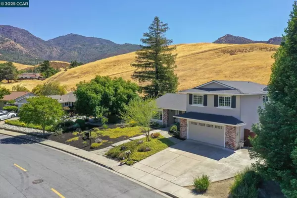 33 El Molino Dr, Clayton, CA 94517