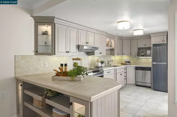 Walnut Creek, CA 94595,2016 Golden Rain Rd ##3