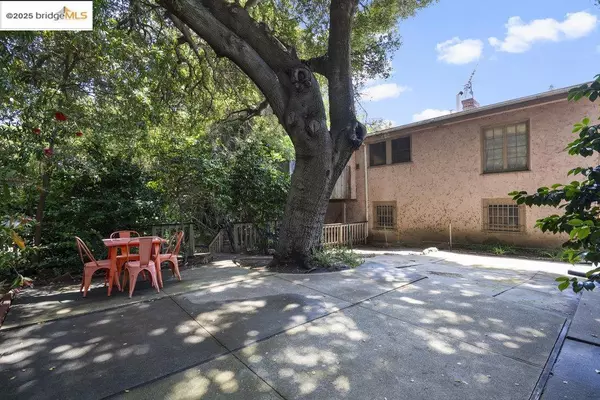 Oakland, CA 94618,5438 Claremont Avenue