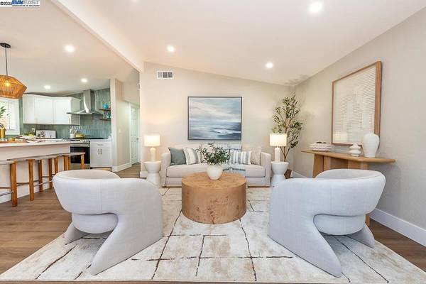 Sunnyvale, CA 94089,697 Lakewood Dr
