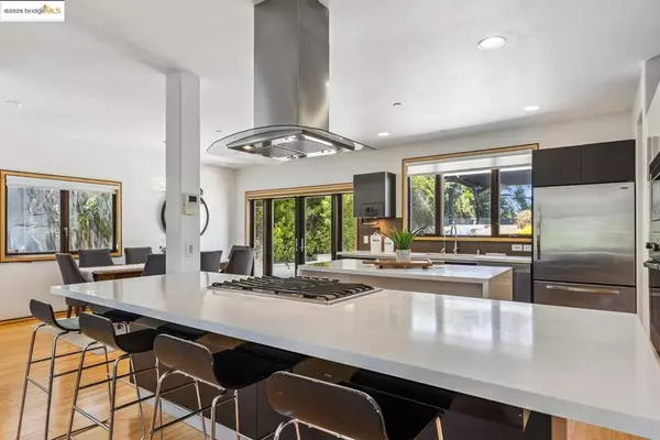 Burlingame, CA 94010,2912 Hillside DR