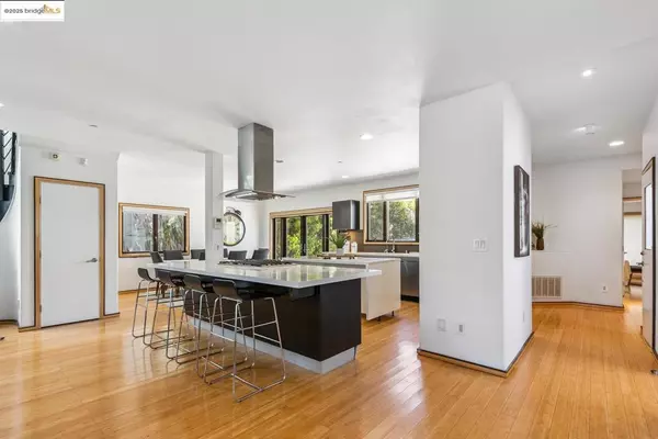 Burlingame, CA 94010,2912 Hillside DR