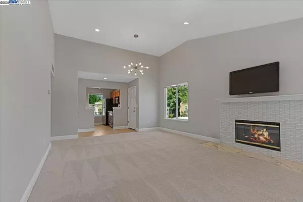 San Ramon, CA 94583-4724,125 Reflections Dr #21