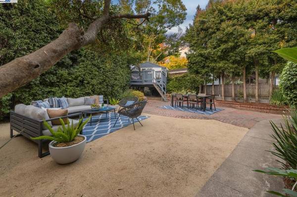 Oakland, CA 94618,6040 LAWTON AVENUE