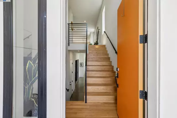 Oakland, CA 94607,730 HENRY STREET