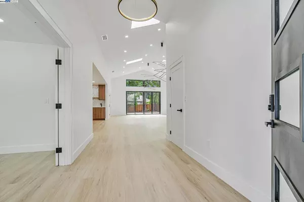 Walnut Creek, CA 94597,160 Via Del Sol