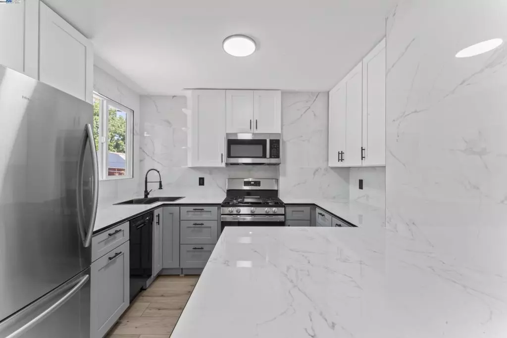 Vallejo, CA 94591,2512 Tennessee St