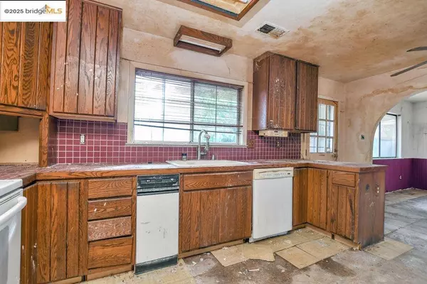 Martinez, CA 94553,3102 Pine St