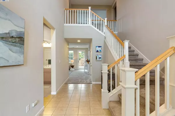 Alameda, CA 94501,231 Hollister Ave