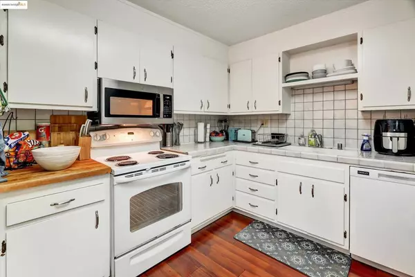 2 Panoramic Way #201, Berkeley, CA 94704