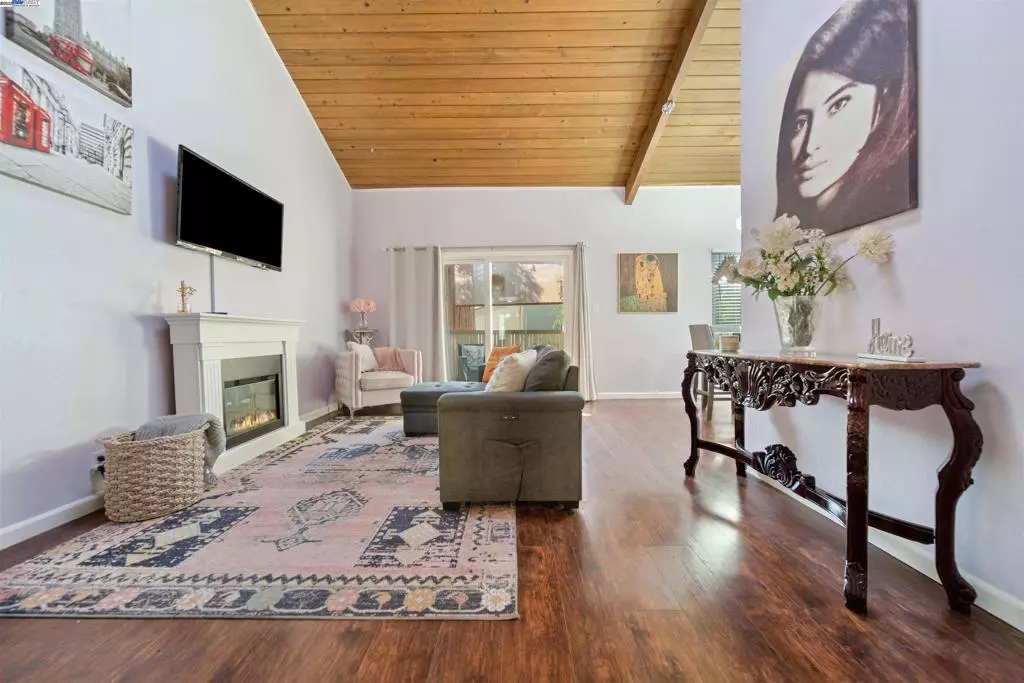 Walnut Creek, CA 94597,2716 Oak Rd #111