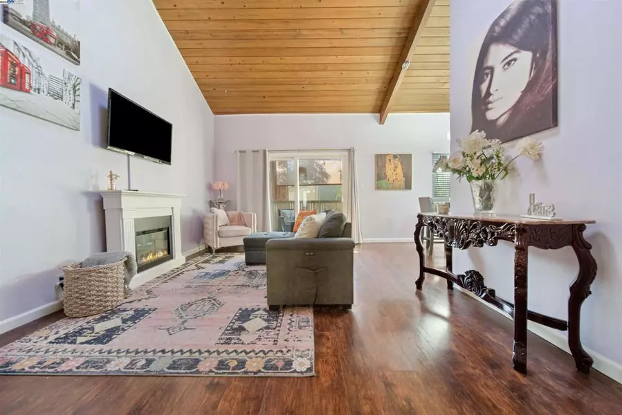2716 Oak Rd #111, Walnut Creek, CA 94597