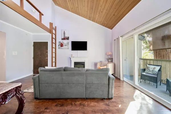 Walnut Creek, CA 94597,2716 Oak Rd #111