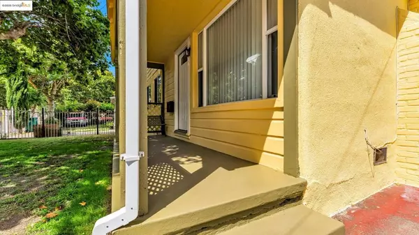 Oakland, CA 94603,528 LA PRENDA DRIVE