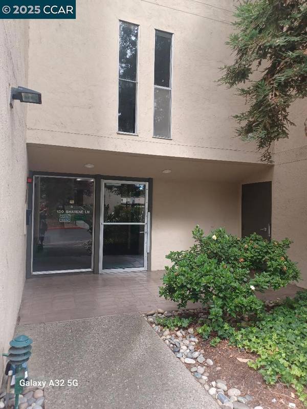 150 Sharene Ln #104, Walnut Creek, CA 94596