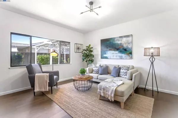 Fremont, CA 94538,5349 Valpey Park Ave
