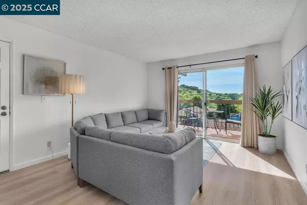 El Sobrante, CA 94803,5317 Ridgeview Cir #8