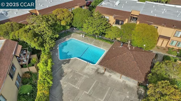 El Sobrante, CA 94803,5317 Ridgeview Cir #8