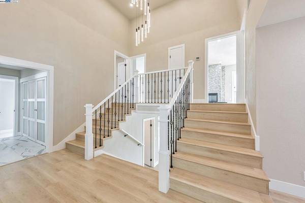 San Jose, CA 95127,10745 Ridgeview Way