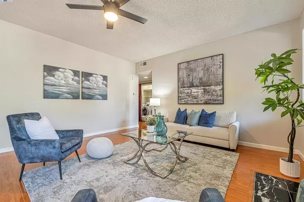 Fremont, CA 94536,3402 Pinewood Ter #211