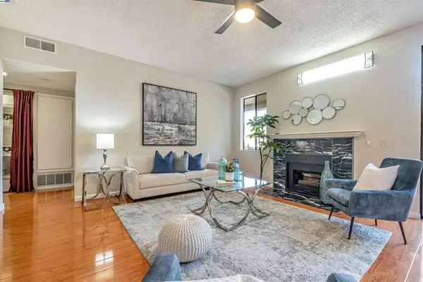 Fremont, CA 94536,3402 Pinewood Ter #211