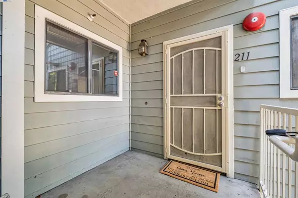 Fremont, CA 94536,3402 Pinewood Ter #211