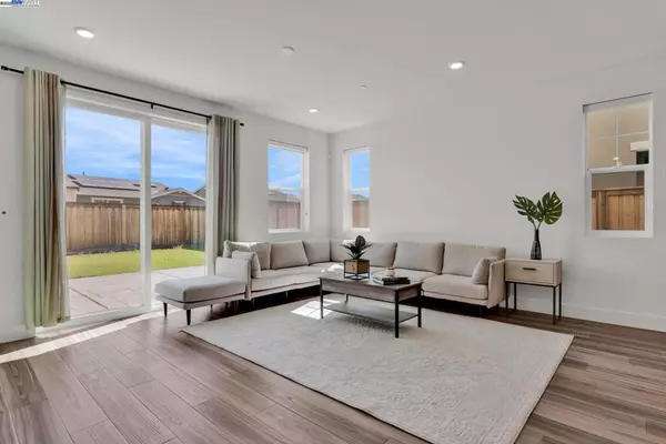 Tracy, CA 95377,5946 Markham Dr