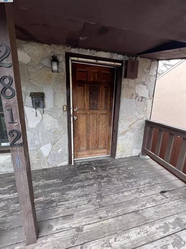 Castro Valley, CA 94546,2812 Sydney Way