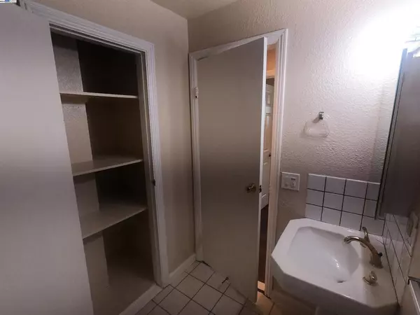 San Leandro, CA 94577,279 Estabrook St