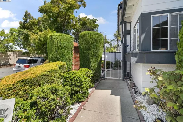 Fremont, CA 94555,33228 Jamie Cir
