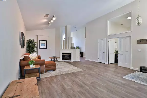 Carmichael, CA 95608,6113 Fountaindale Way