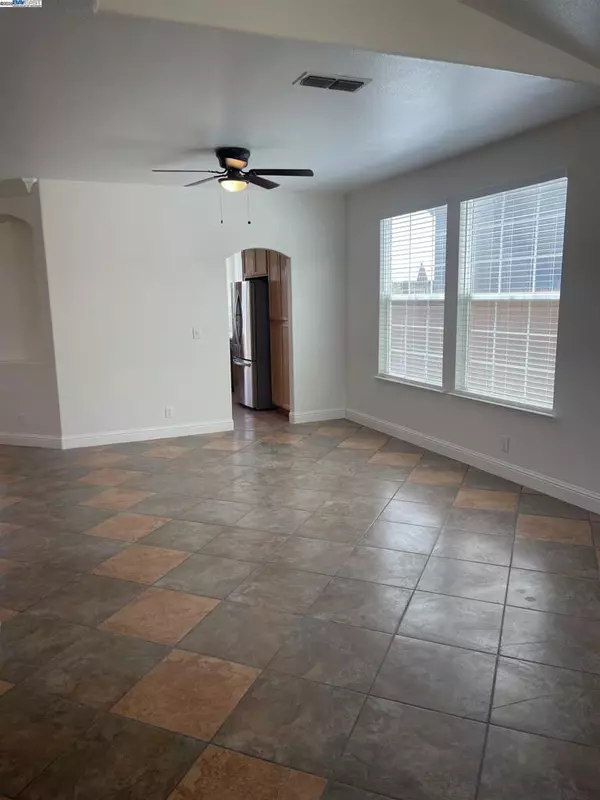 Tracy, CA 95377,2432 Tennis Ln