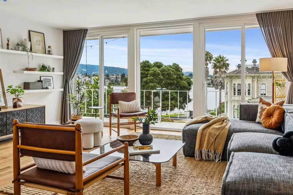 Oakland, CA 94612,1425 Lakeside Dr #303