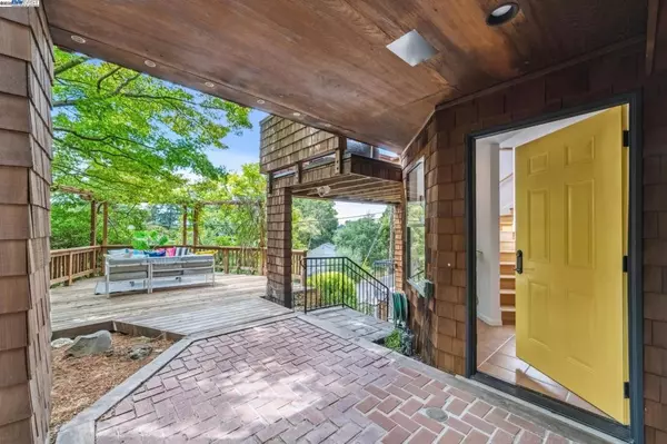 Oakland, CA 94611,1948 MAGELLAN DRIVE