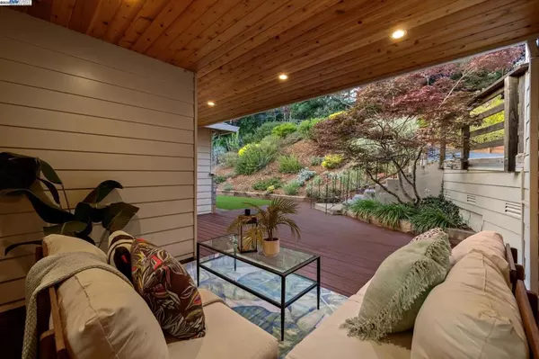 Oakland, CA 94611,2025 ARROWHEAD DRIVE