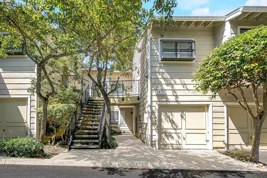 2437 Saint Helena Dr ##4, Hayward, CA 94542