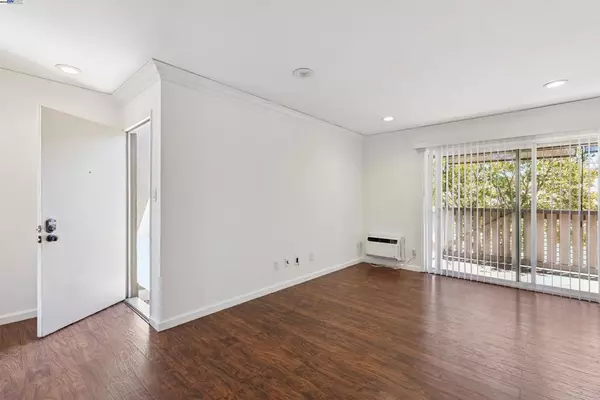 Walnut Creek, CA 94598,100 Kinross Drive #42