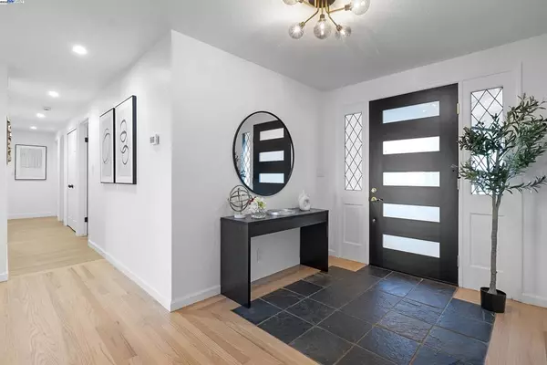 Oakland, CA 94619,23 Bell Waver Way