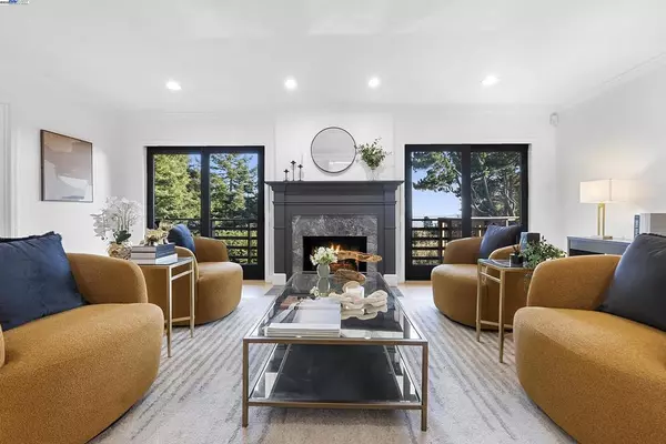 Oakland, CA 94619,23 Bell Waver Way