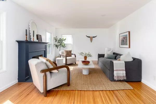 Oakland, CA 94603,10906 Reposo Dr